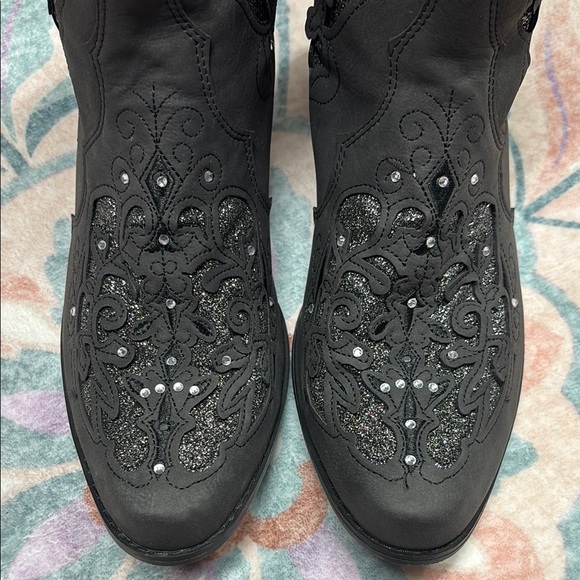 Silver and Black Embellished Women's Cowboy Boots - Picture 6 of 14